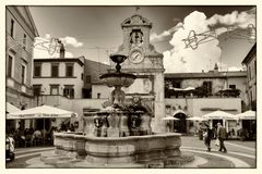 Fontana dei Delfini, Sutri