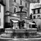 Fontana dei Delfini, Sutri