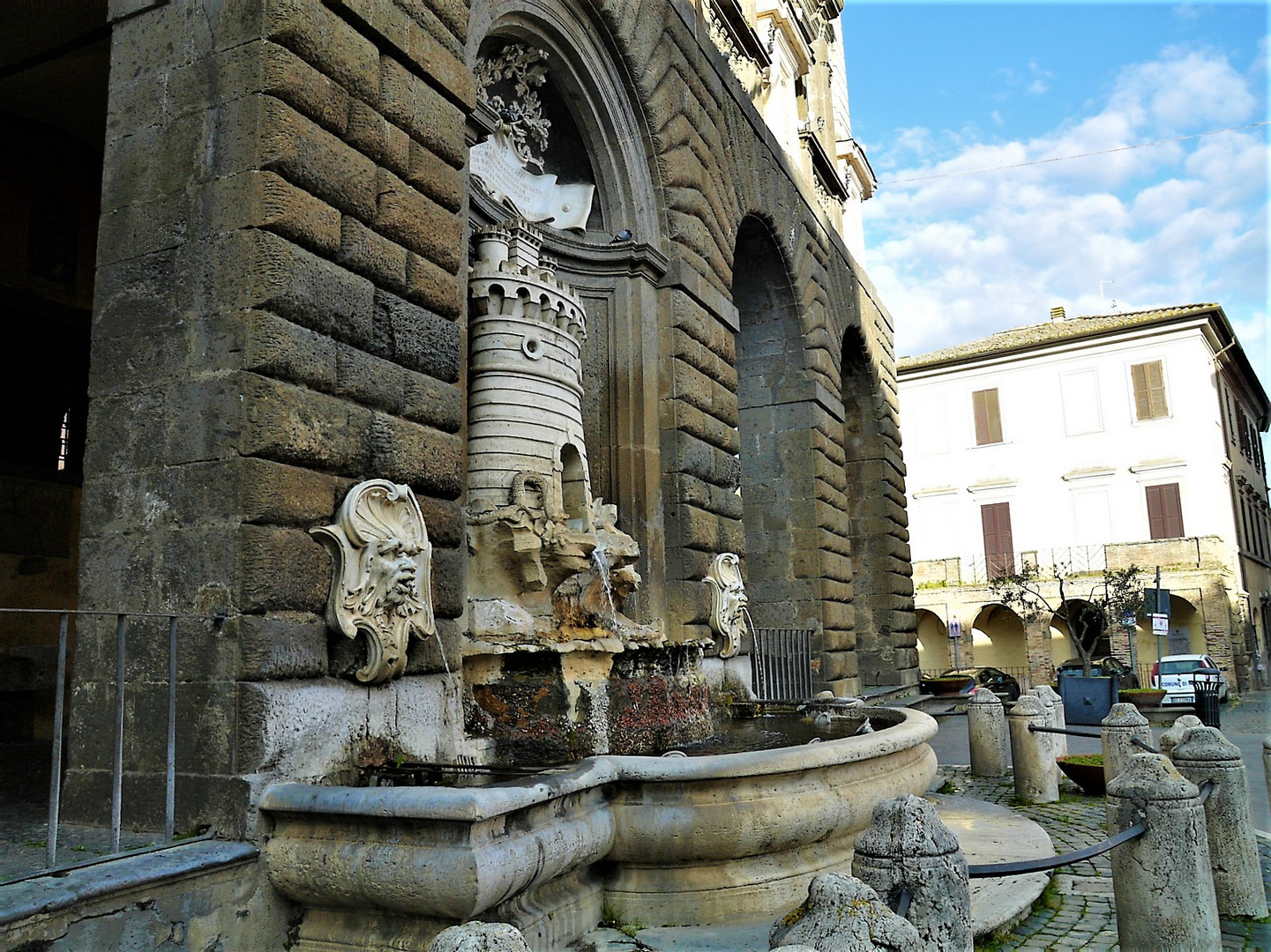 FONTANA DEL PALAZZO COMUNALE