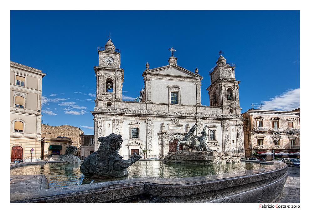 Fontana del Tritone e Cattedrale