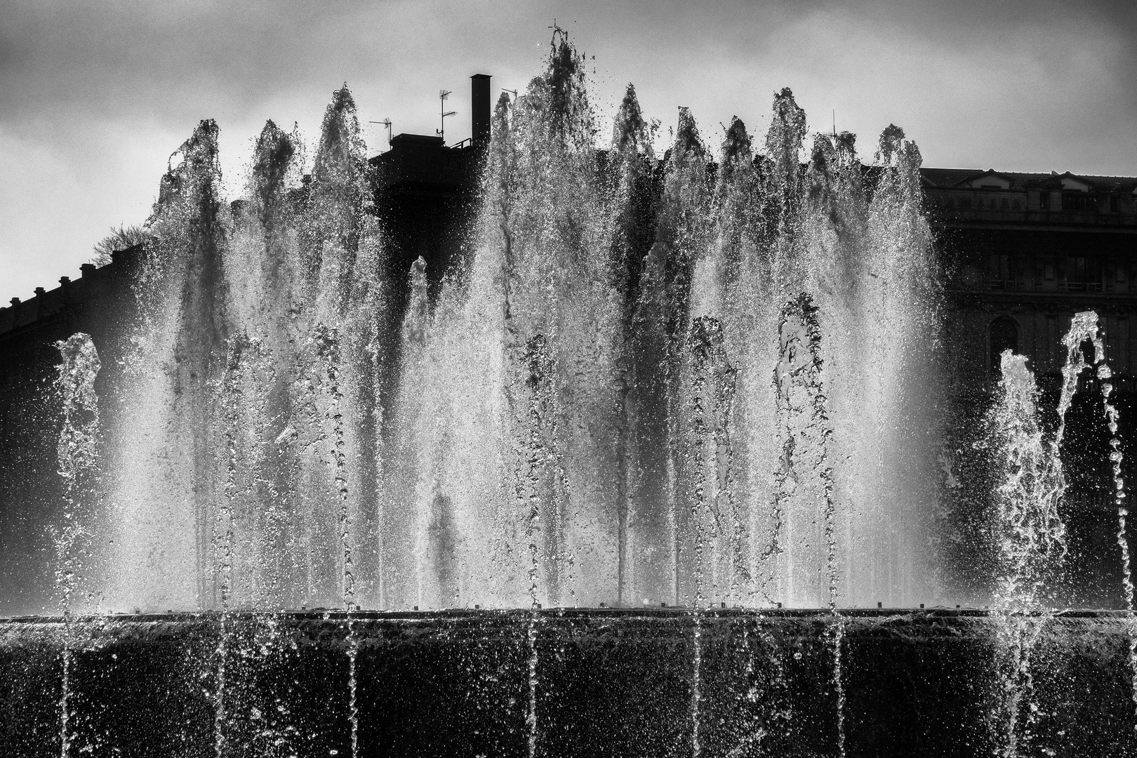 Fontana di Largo Cairoli, Milano