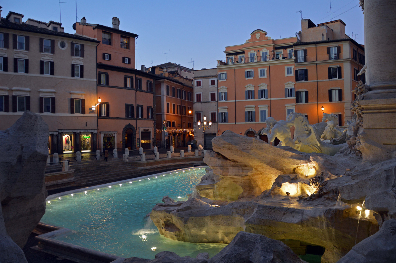 Fontana di Trevi all'alba