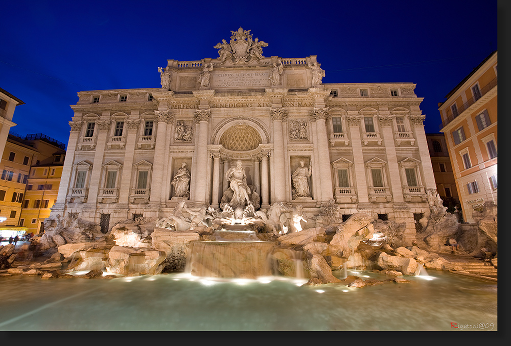  Fontana di Trevi - Der Trevibrunnen Frontal 