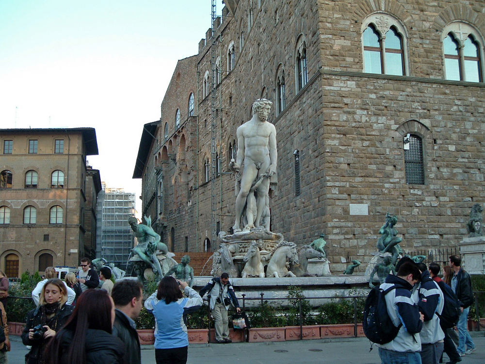 Fontana e Piazza della Signotia