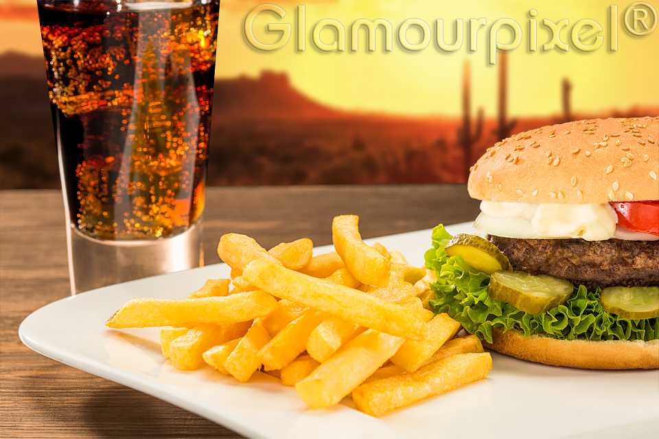 Foodfotografie Burger mit Pommes und Cola