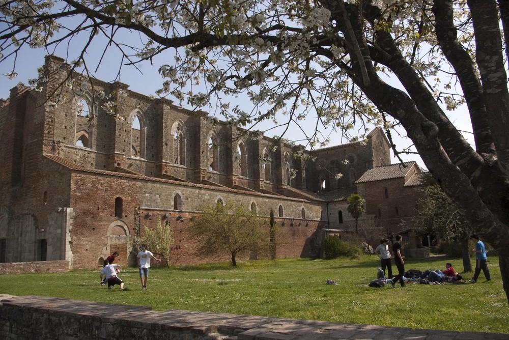 Foot et religion a San Galgano