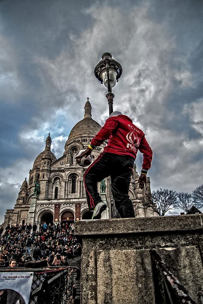 Football-Artist at Sacre Coeure