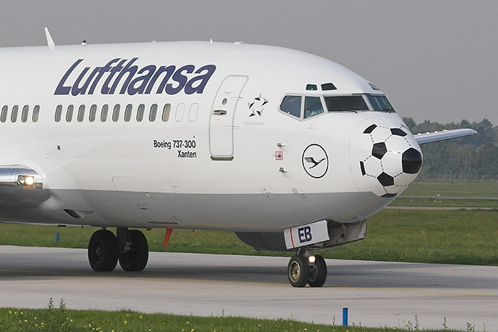 Football is coming home... [Lufthansa Boeing 737-330]