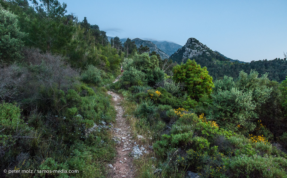 Footpath between Drakéi and Megálo Seitáni beach