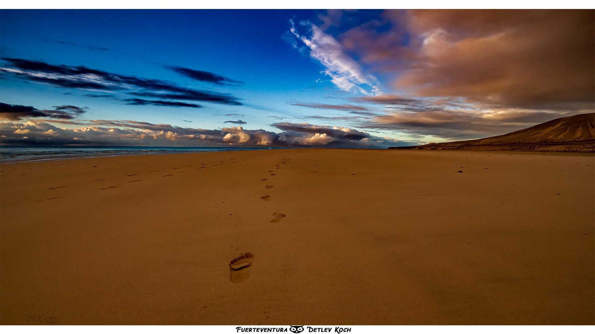 Footsteps - Spuren im Sand