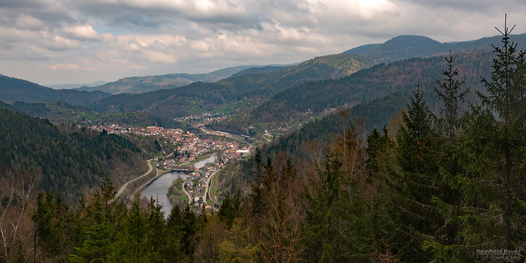 Forbach kuschelt sich in die Mitte des Murgtals