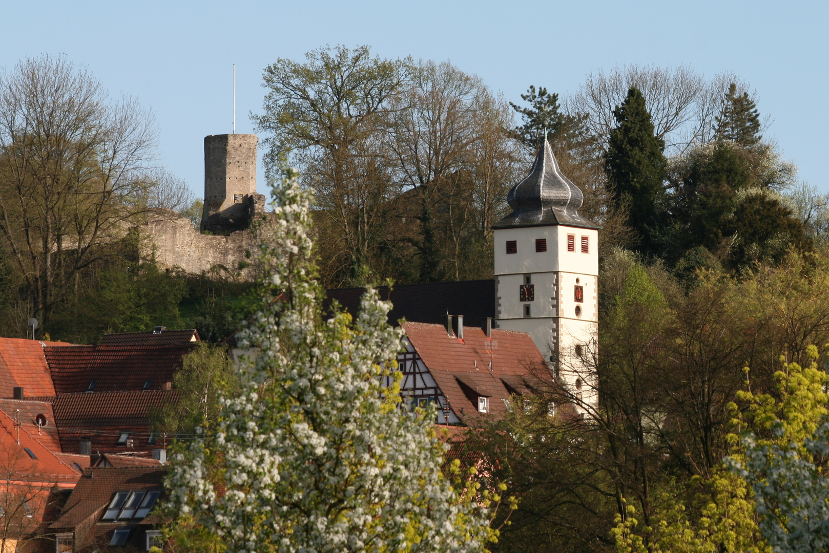 Forchtenberg "Schlossruine und Kirche im Frühling"