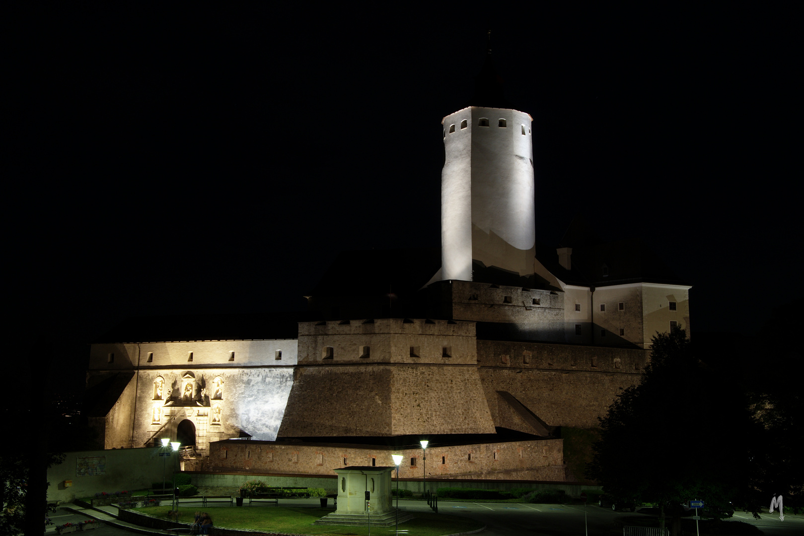 Forchtenstein by night