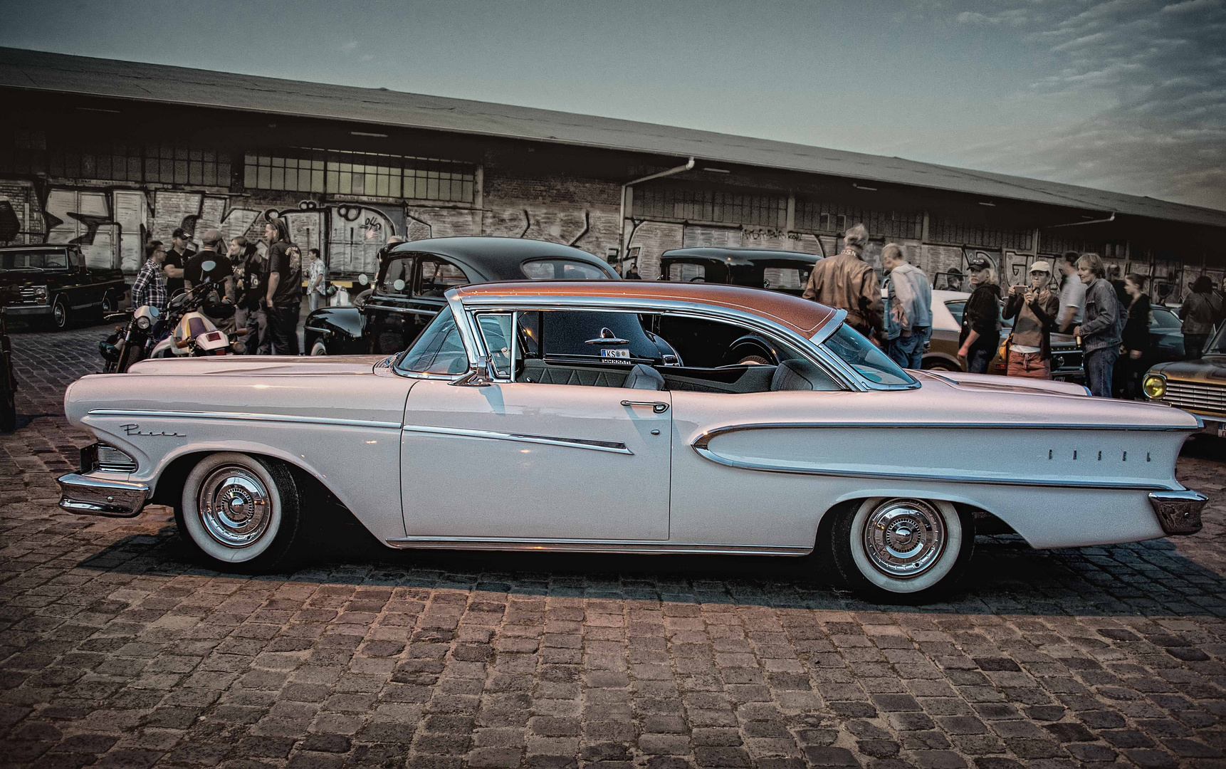 Ford Edsel Samstag abend an der Oberhafenkantine