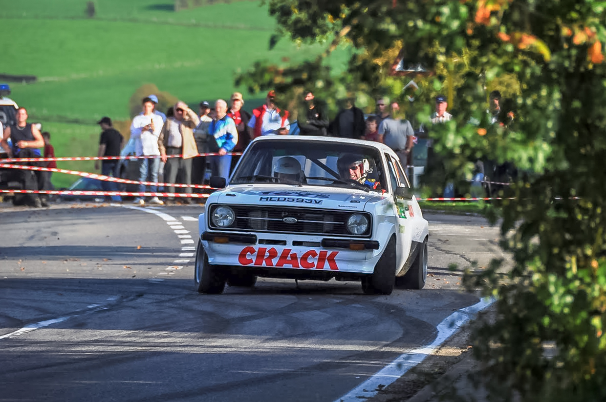 Ford Escort Crack