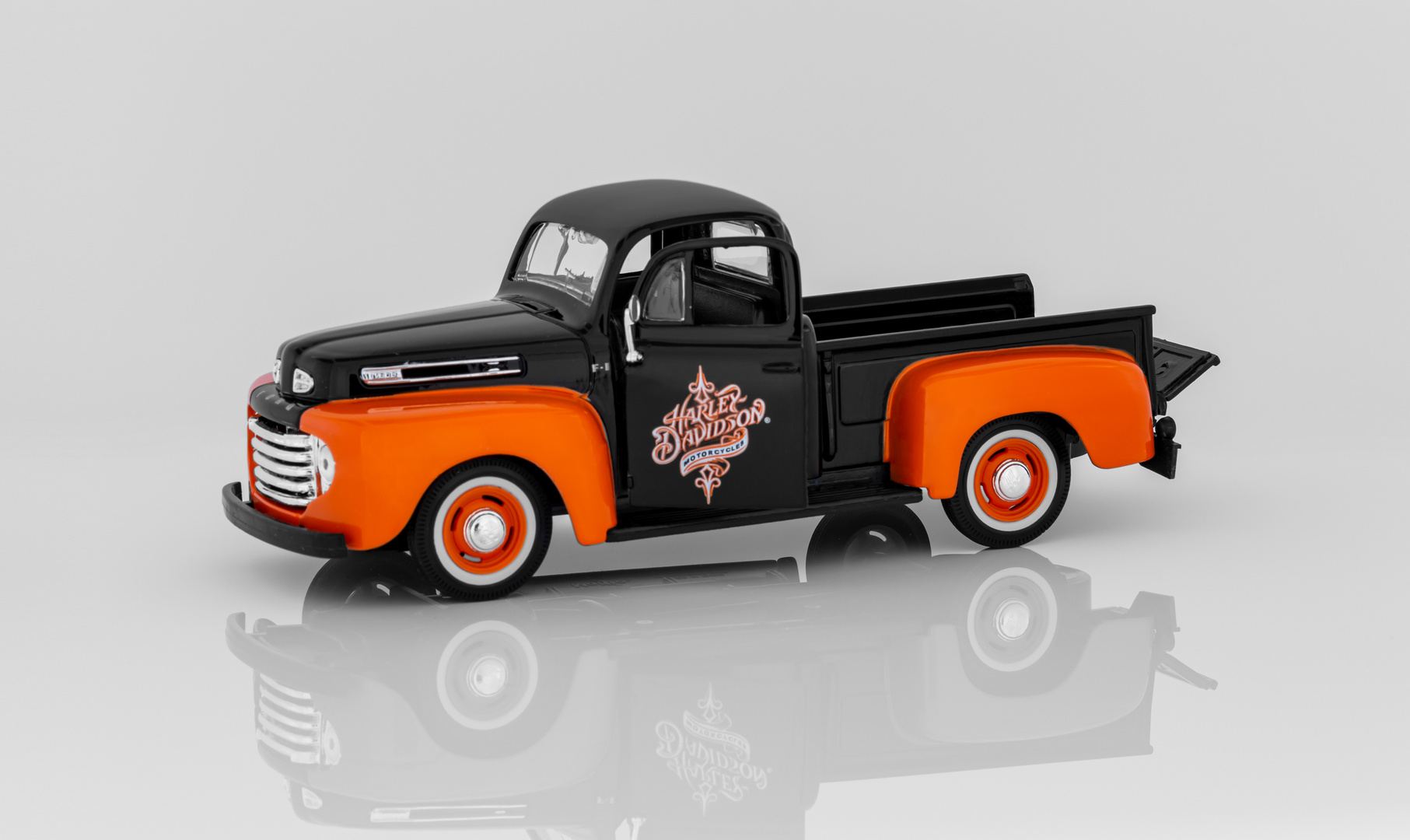 Ford F1 Pickup -1948, (Harley Davidson)