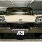 Ford Fairlane Front