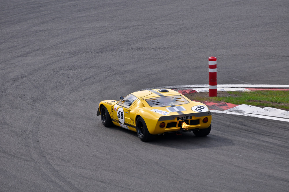 FORD GT 40