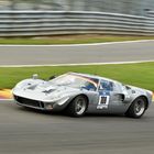 Ford Gt 40 attacks Raidillon