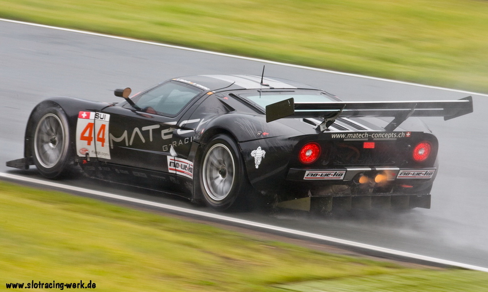 Ford GT im Regen mit "Nachbrenner"