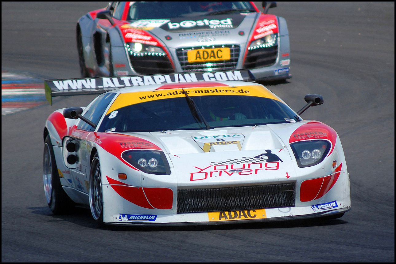 Ford GT vs. Audi R8 LMS