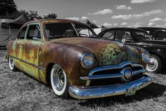 Ford mit nostalgisch rostiger Patina