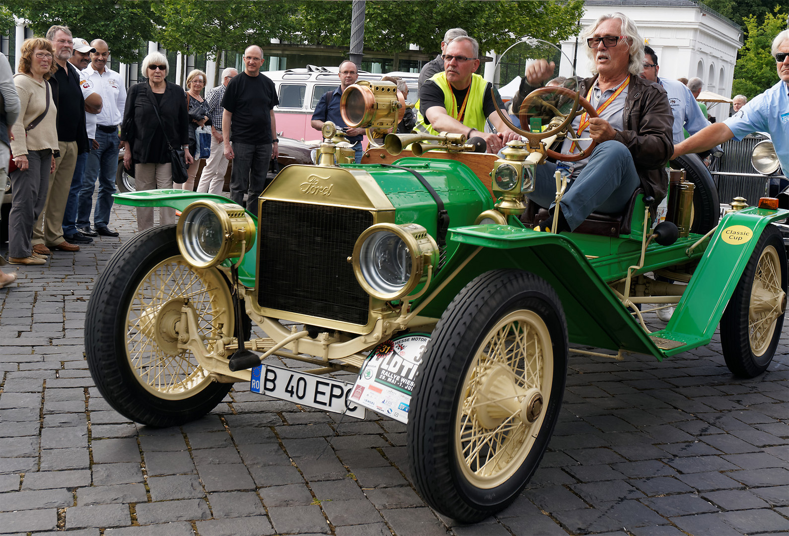 Ford T-Modell Speedster bei Oldtimer-Ralley Wiesbaden am Kurhaus