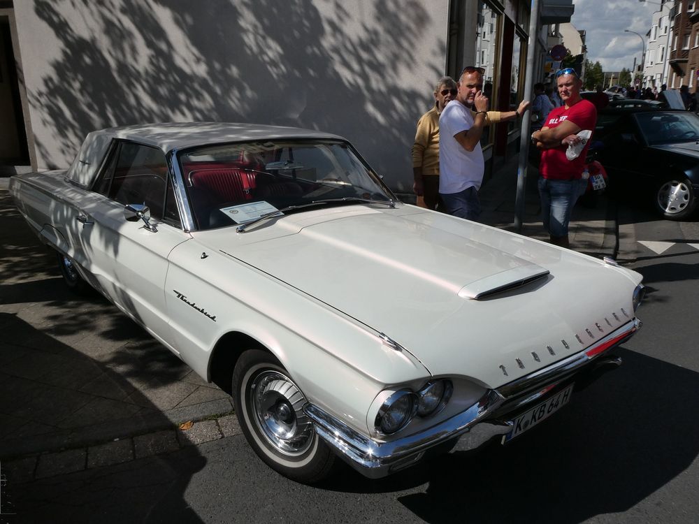 FORD Thunderbird