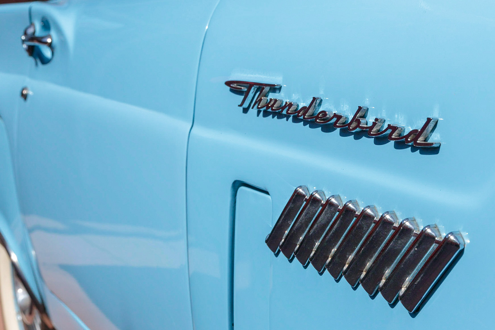 Ford Thunderbird Schriftzug