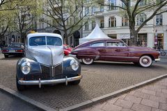 Ford Tudor Sedan 19 48 - Contra Buick 1948
