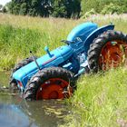 Fordson County Super-4 im Graben