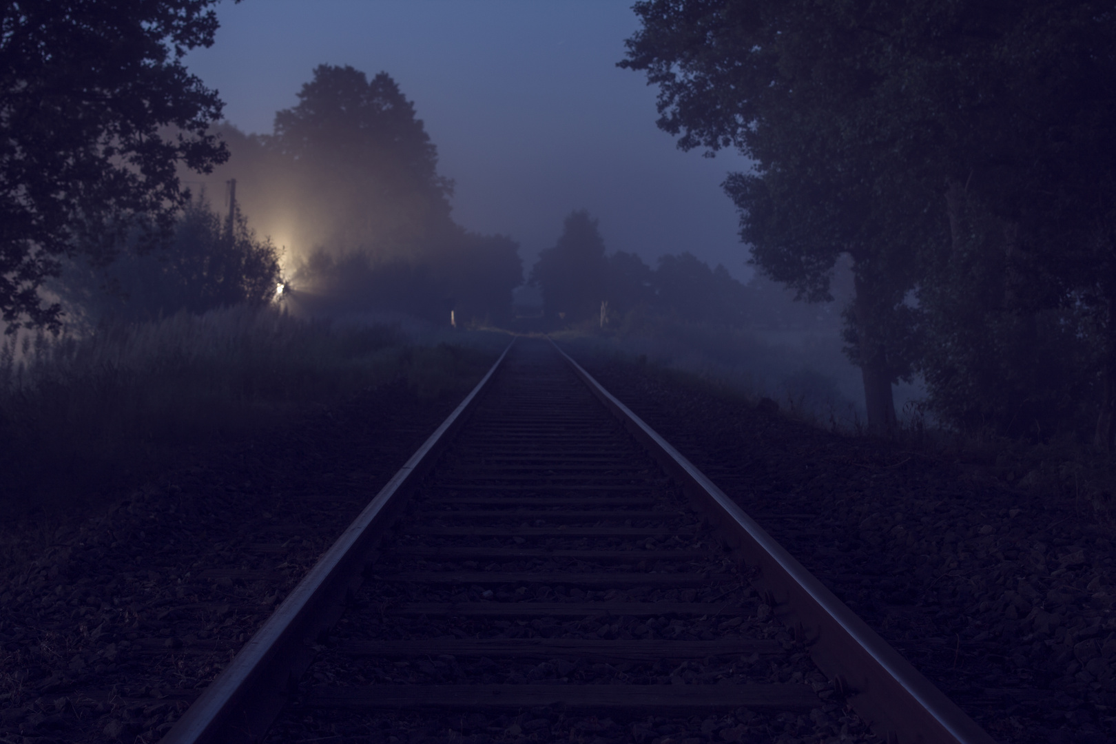 Forgotten Railroad at Night - Serie