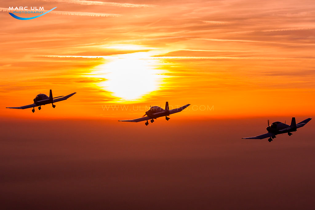 Formationsflug in den Sonnenuntergang