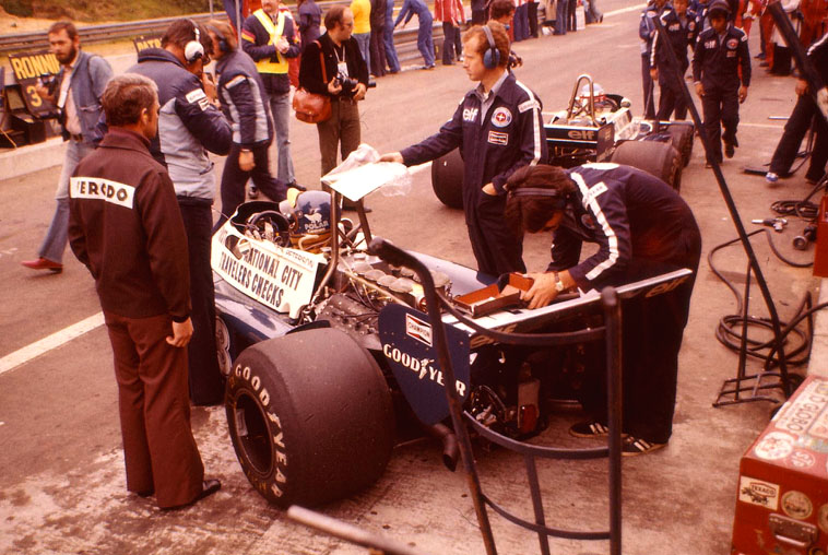 Formel 1 Team Tyrrell ( 6.Rad F.1 )vor den Boxen in Zolder / Belgien 1977