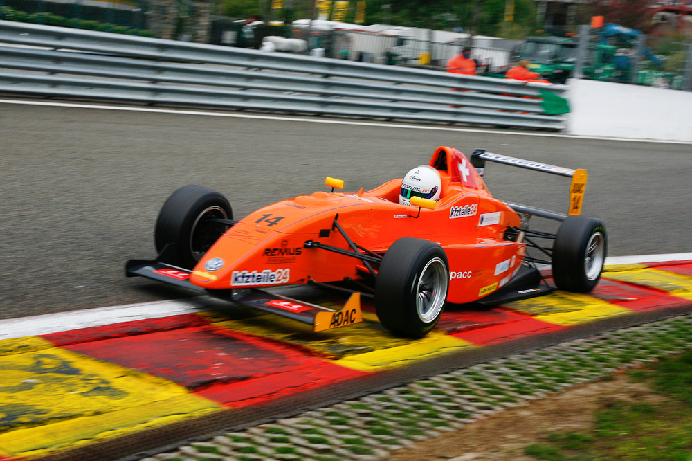Formel ADAC - Giorgio Maggi - Entering Eau Rouge