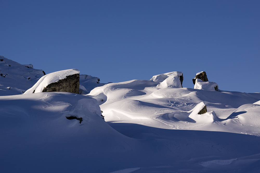 Formen aus Fels und Schnee