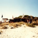 Formentera (1985) - Der Piratabus - Ein schattiges Plätzchen im Schutz der Düne