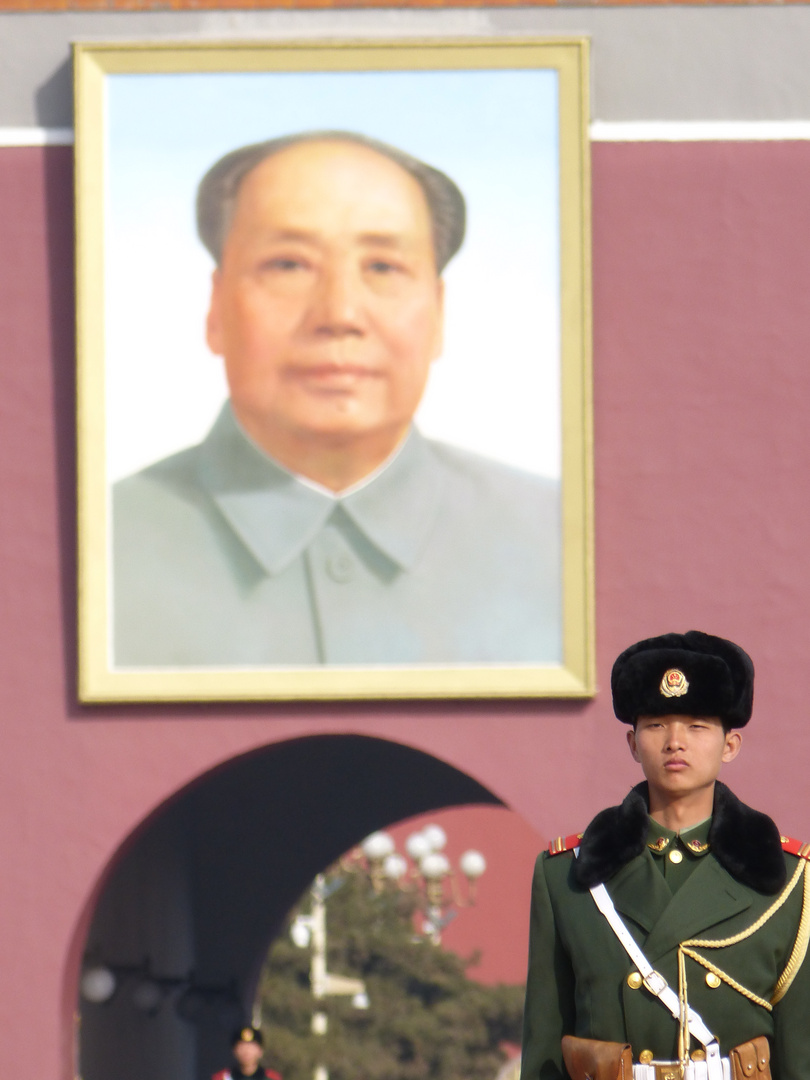 Former and new Chinese heroes at Tiananmen Square