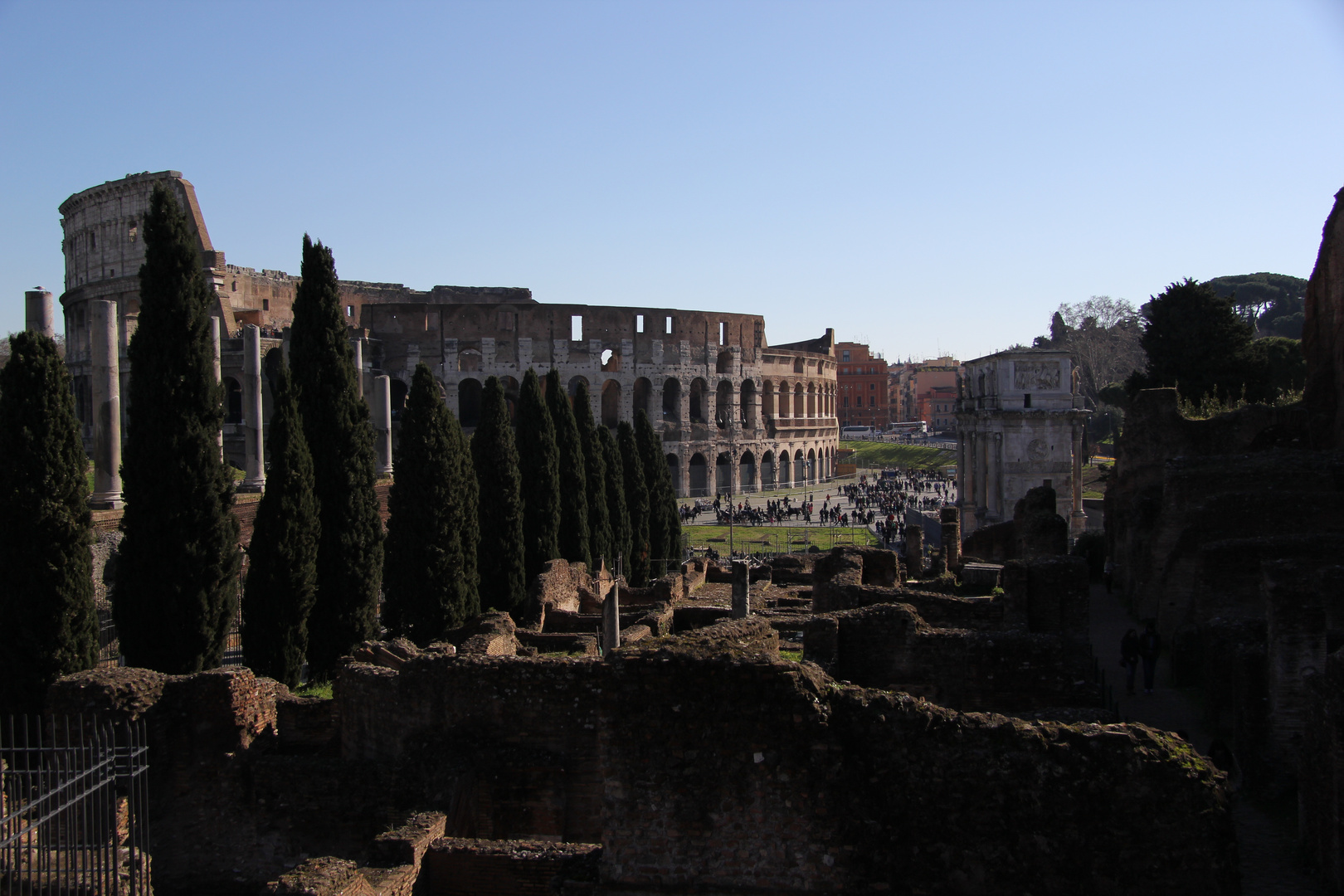 Foro Romano mit Blick aufs Colosseo