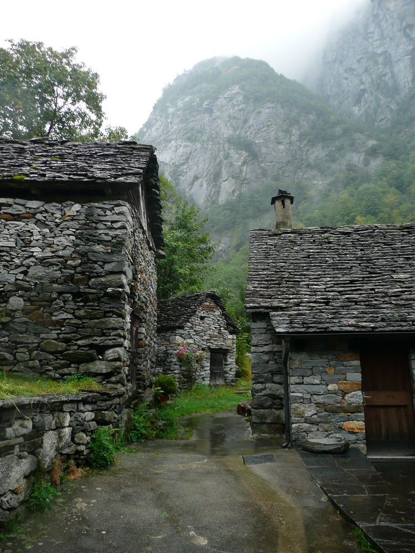 Foroglio im Regen / Valle Bavona / Tessin