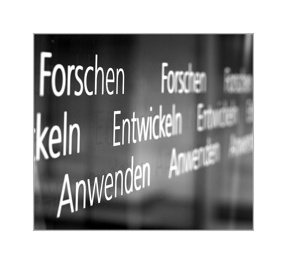 Forschen Entwickeln Anwenden Foto & Bild fotokunst, monochrome