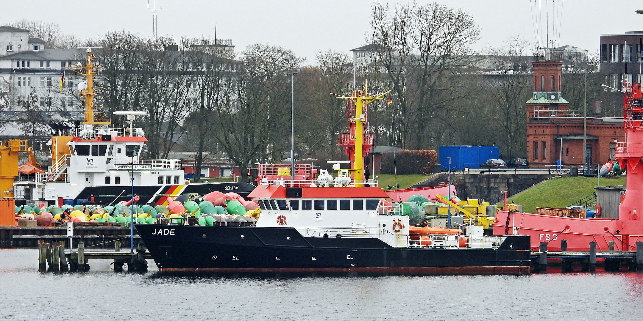 Forschungsschiff JADE im Hafen von Wilhelmshaven