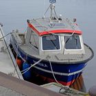 Forschungsschiffchen "Navicula" der Uni Oldenburg liegt gut vertäut im Neuharlingersieler Hafen