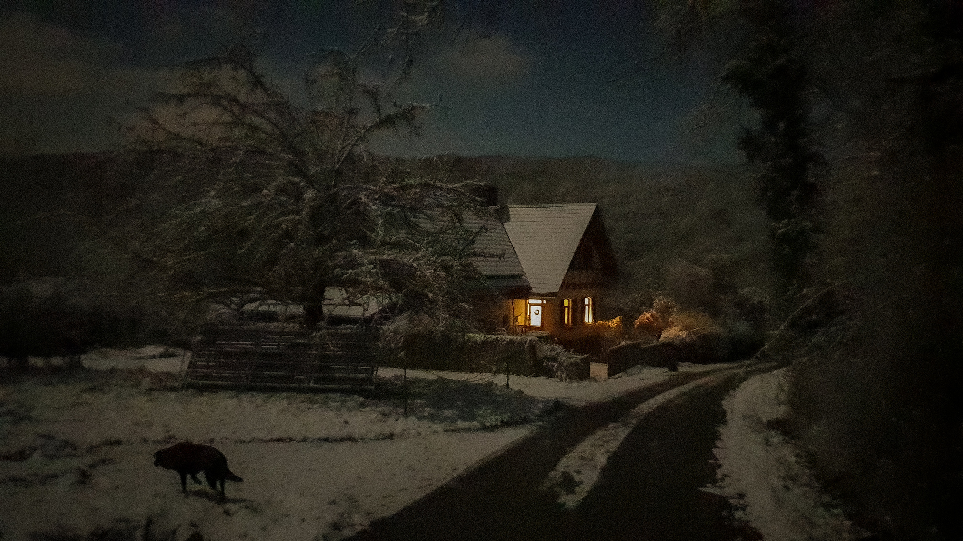 Forsthaus bei Schnee und Vollmond