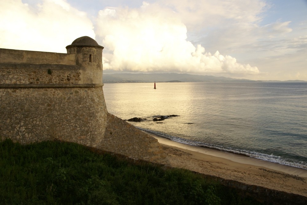 Fort attendant le levé de soleil