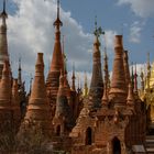 Forêt de stupas, sur les rives du Lac Inle.