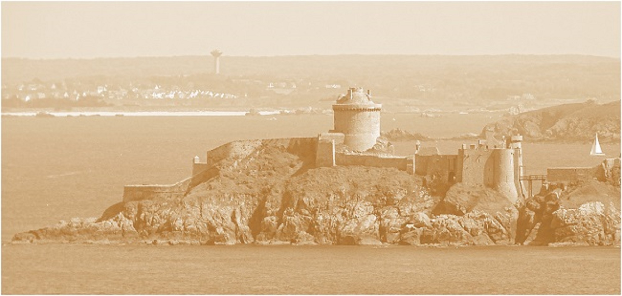 Fort La Latte vu du Cap Frehel