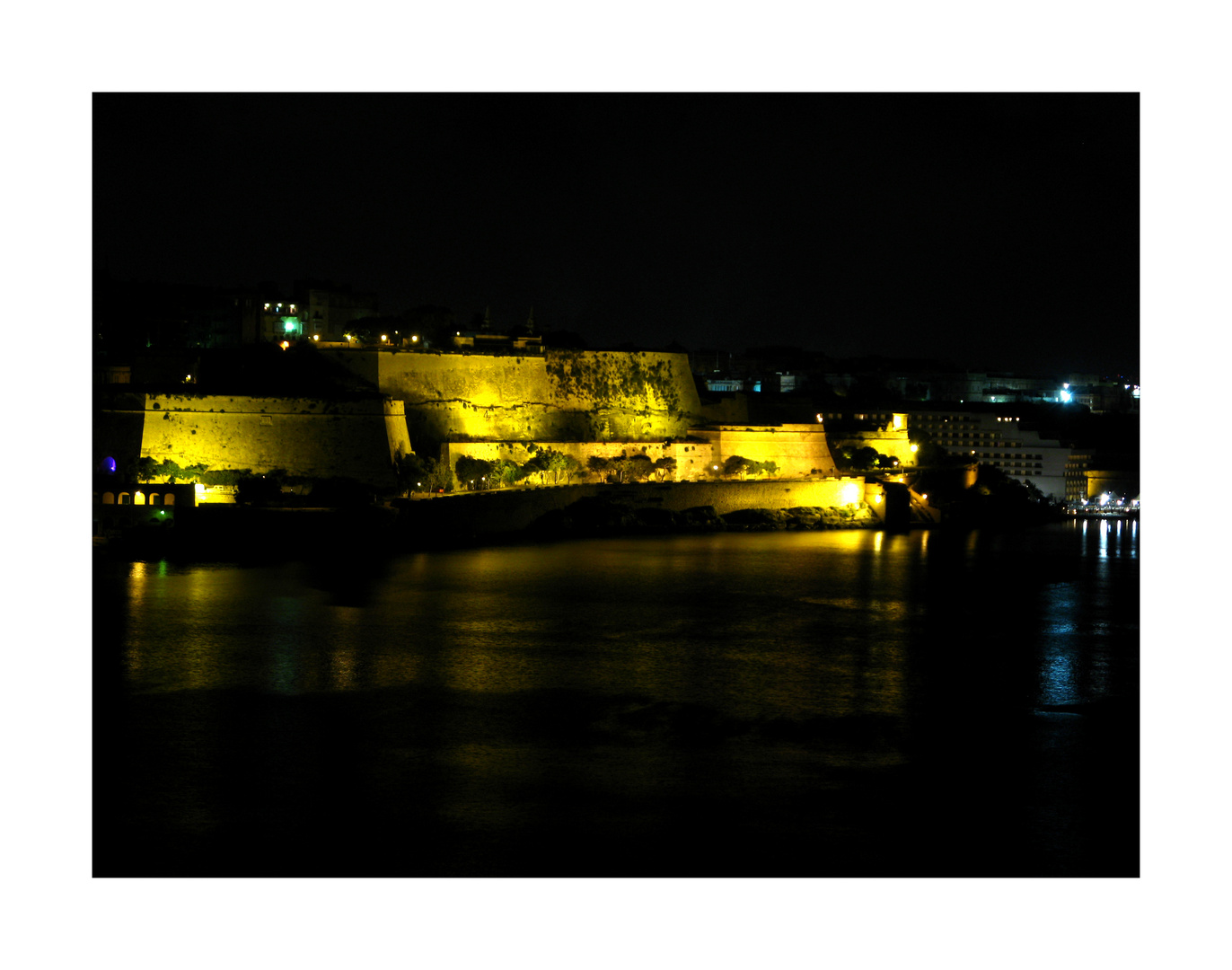 Fort St Elmo at night