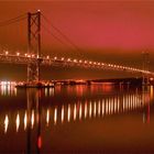 Forth Road Bridge bei Edinburgh