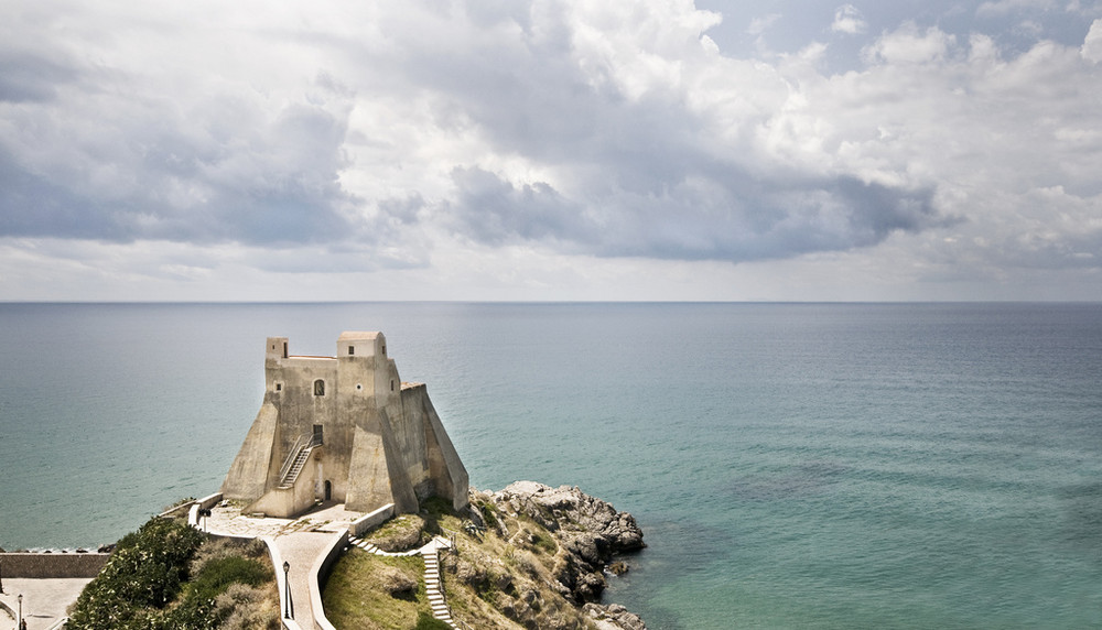 fortificazione sul mare Sperlonga